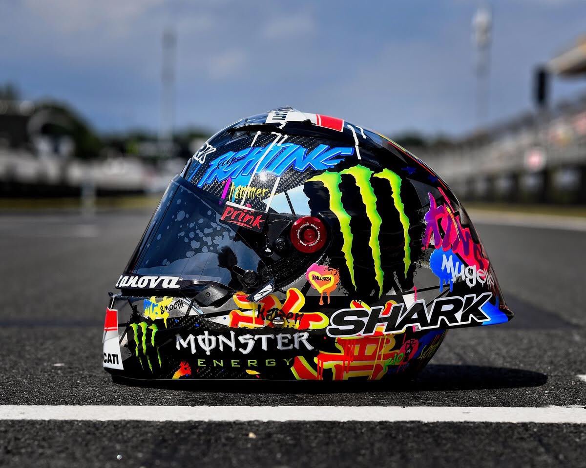 Here you have my new #Graffiti helmet for this weekend! Do you