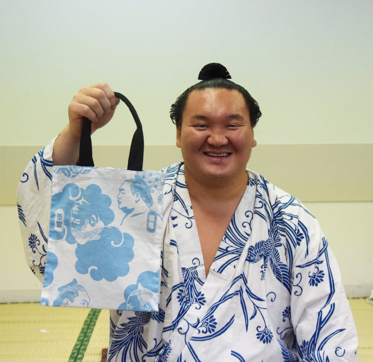 大相撲九月場所、明日より前売り開始！＞ 横綱・大関の浴衣生地とお