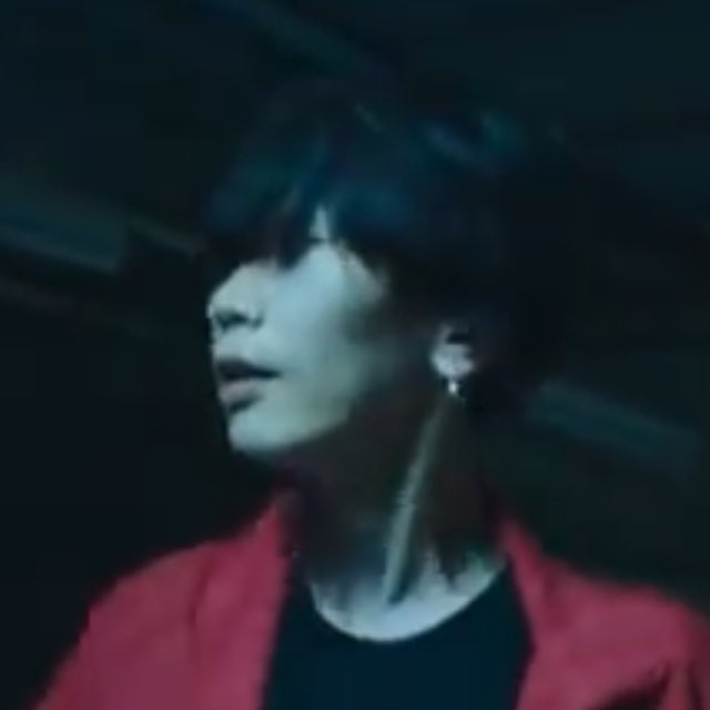 FlamingoのMV 米津さんのピアスが だんだん大きくなってってる