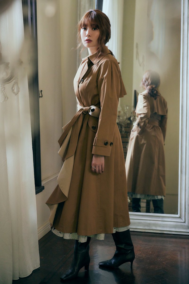 小嶋陽菜の私服 ウエストにラッフルリボンがついていて、ベルト代わり