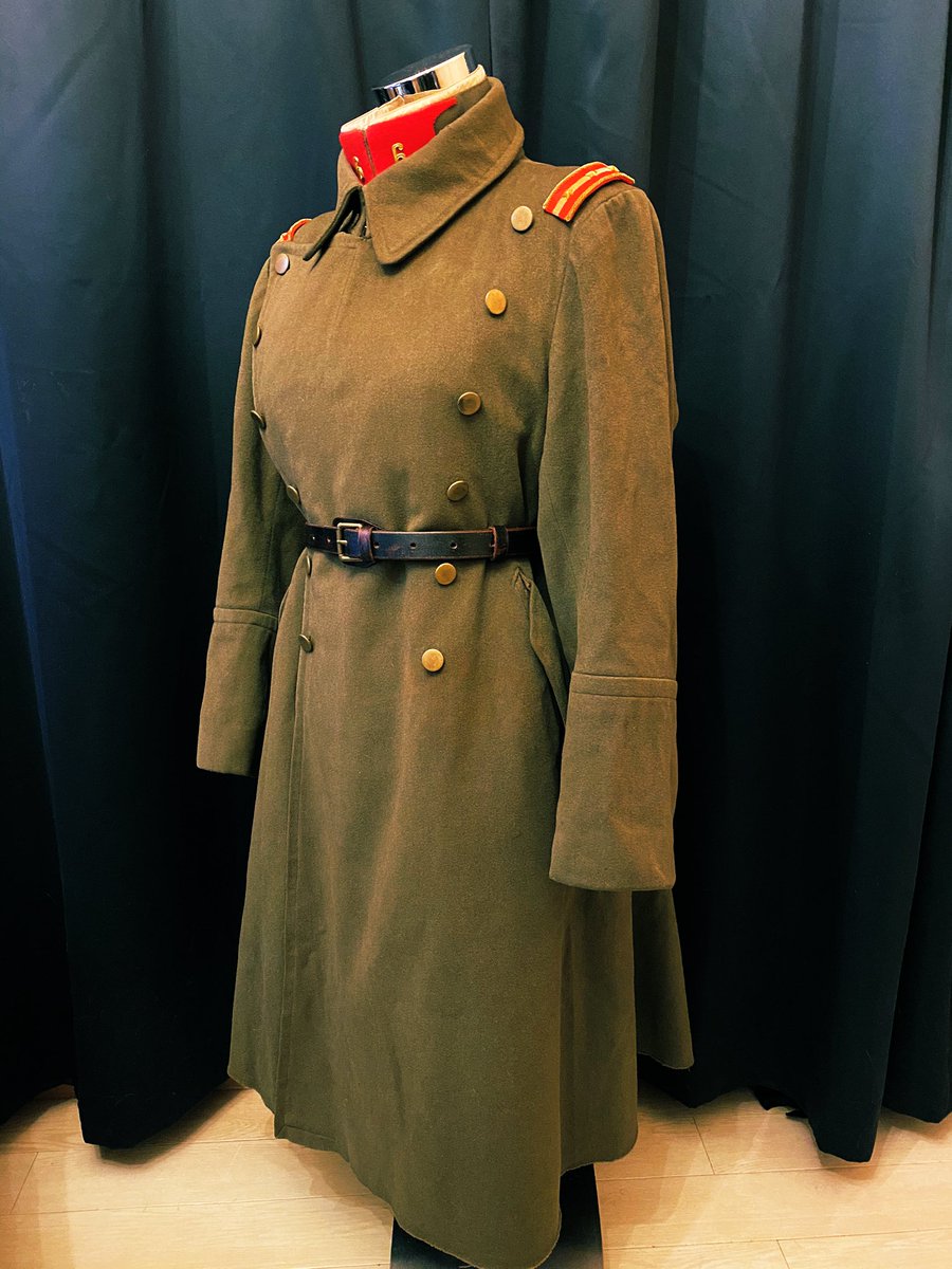 36 日本陸軍昭五式将校外套 濃緑で上質な生地で造られた上物。 襟は