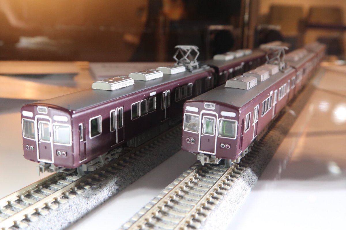 阪急からは、3300系の表示幕・冷房改造車と、その更新車の2種類