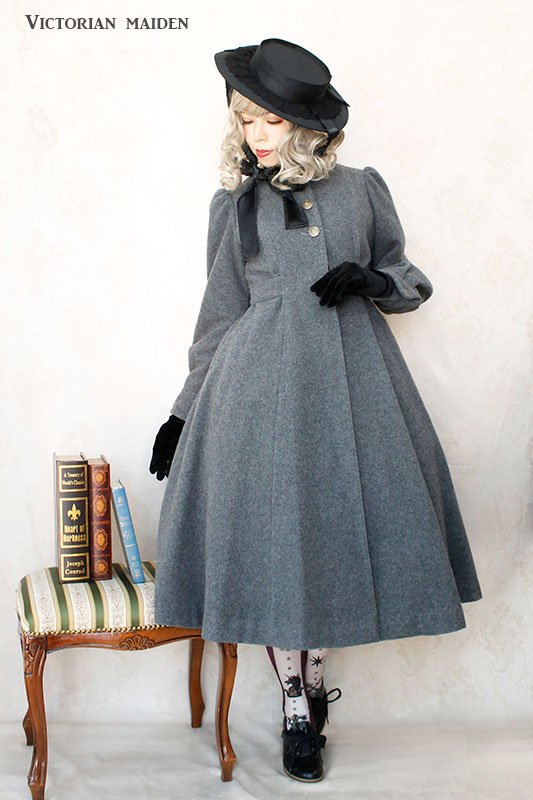 ロリーナロングコート」「ケープ付ロリーナコート」のご予約受付を開始