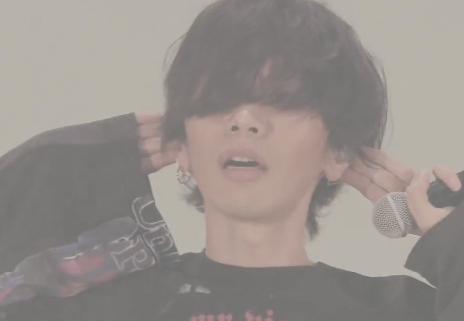 米津玄師が幕張に付けていたピアスです（多分） CAREERING MIDNIGHT