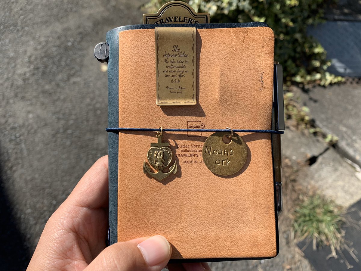 これからのパスポートサイズの使い方♫レザーホルダーをゴムだけじゃ