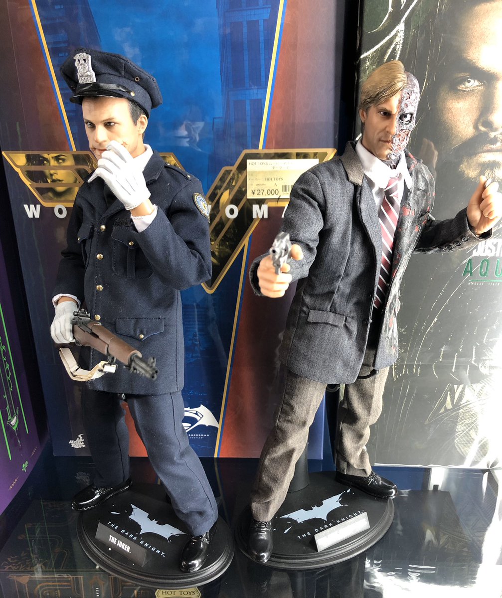 HOTTOYSのバットマンダークナイトの！ジョーカーとトゥーフェイスが