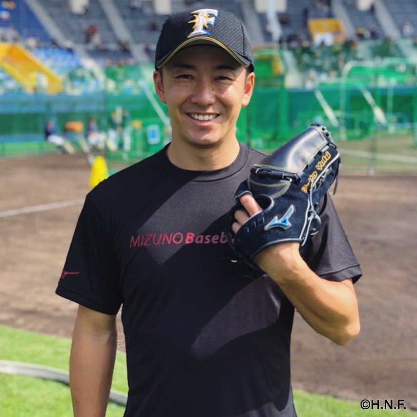 斎藤佑樹 選手用グラブ／ ウェブはシンプルなタータン0でウェブを薄く