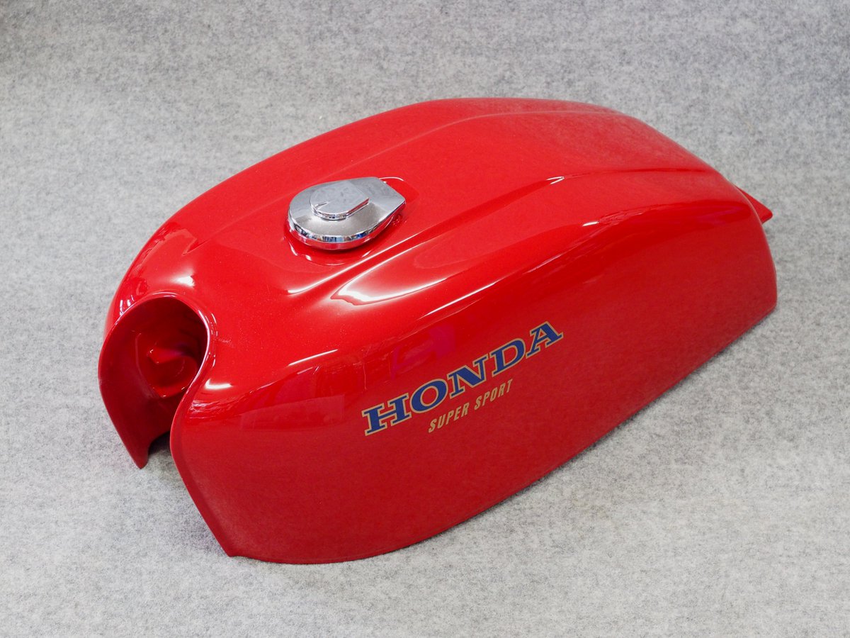 SDR用FRPフューエルタンクと同時に完成したGB250クラブマン用は