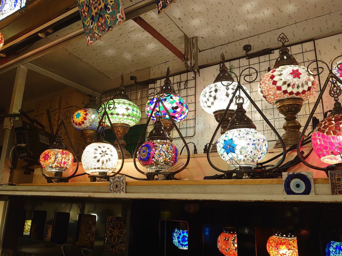 この手前のトルコランプ、今2000円。 ペルシャ更紗は100×100のサイズで