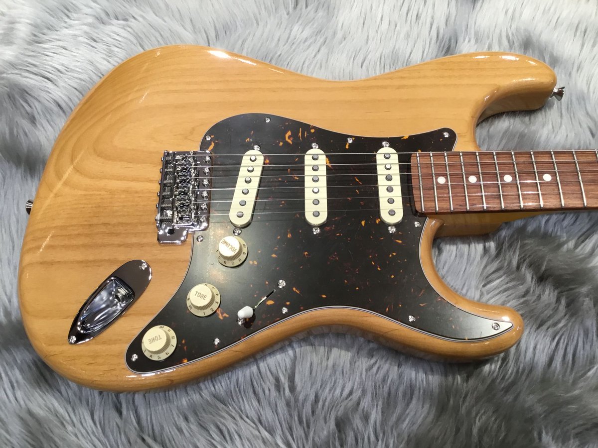 純国産のストラトキャスターHISTORYのHS-SVナチュラルフィニッシュで