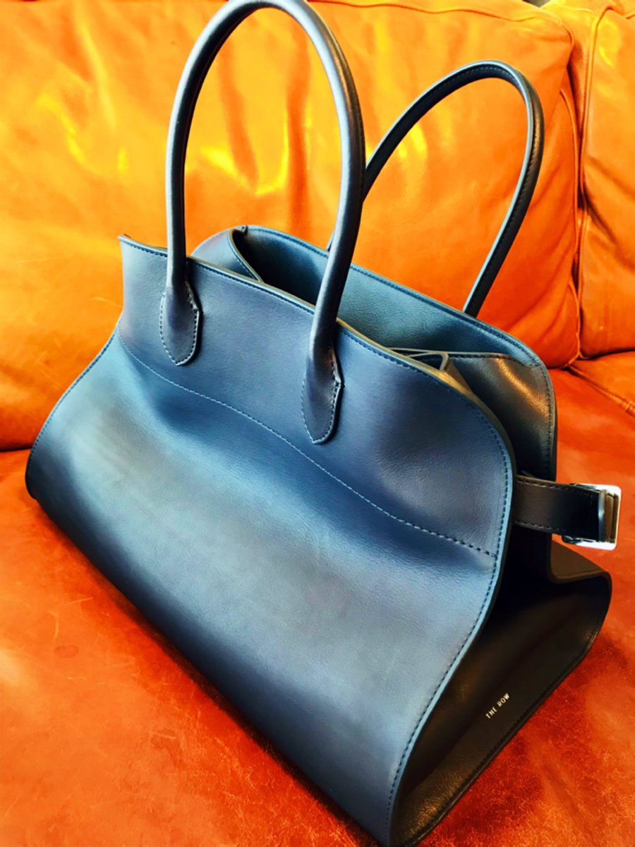 買ったのはザロウのマルゴー15、新色マリン（ネイビー）、サドルレザー