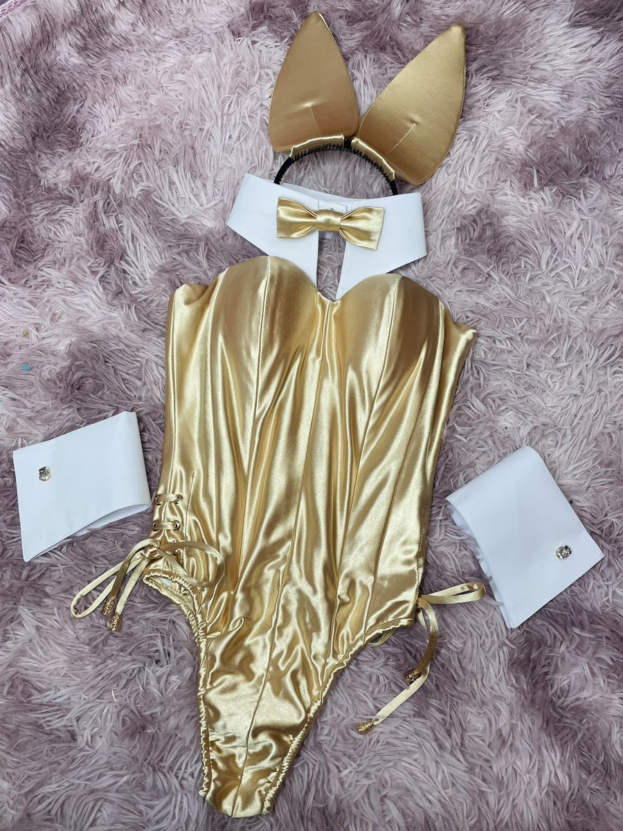 新作のバニーガール入荷しました🐰 ゴールドのLLサイズです✨ キラキラ