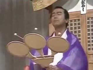 アレなんで踊りたがるんですかね？ あと、デモの時にみんなで