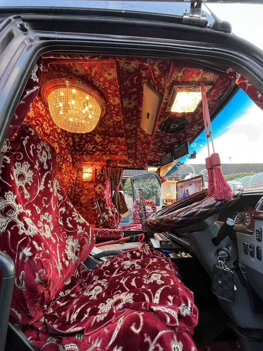 4tトラック内装製作 金華山で車内フルトリム シャンデリア取付 kicker