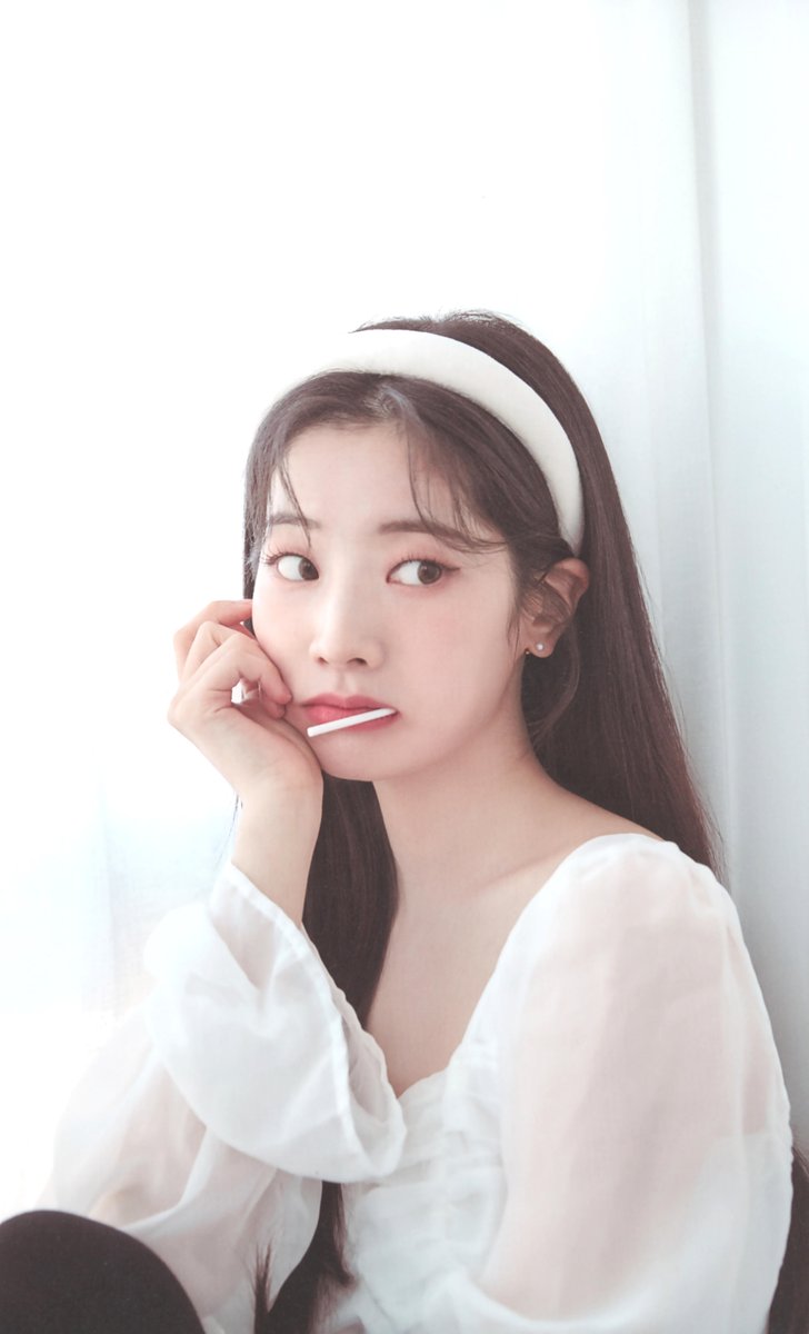 SCAN] Yes, I am Dahyun (1st Photobook) page 86, 87 #다현 #ダヒョン