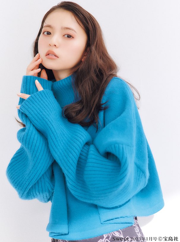 GRLから齋藤飛鳥さんが着こなすオススメ商品💐】 タートルネック