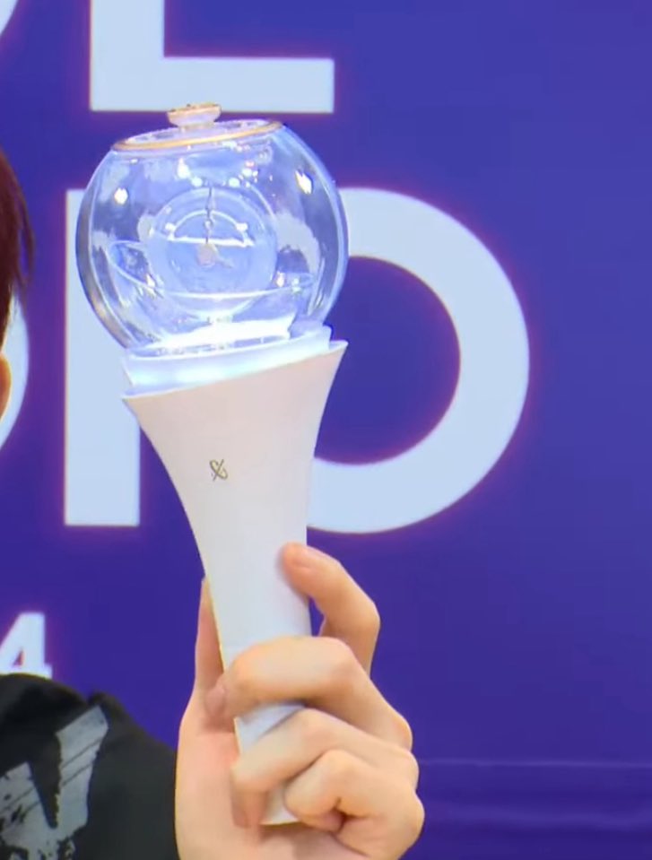 クルユアついに公式ペンライト‼️‼️‼️ #CLOSEYOUREYES