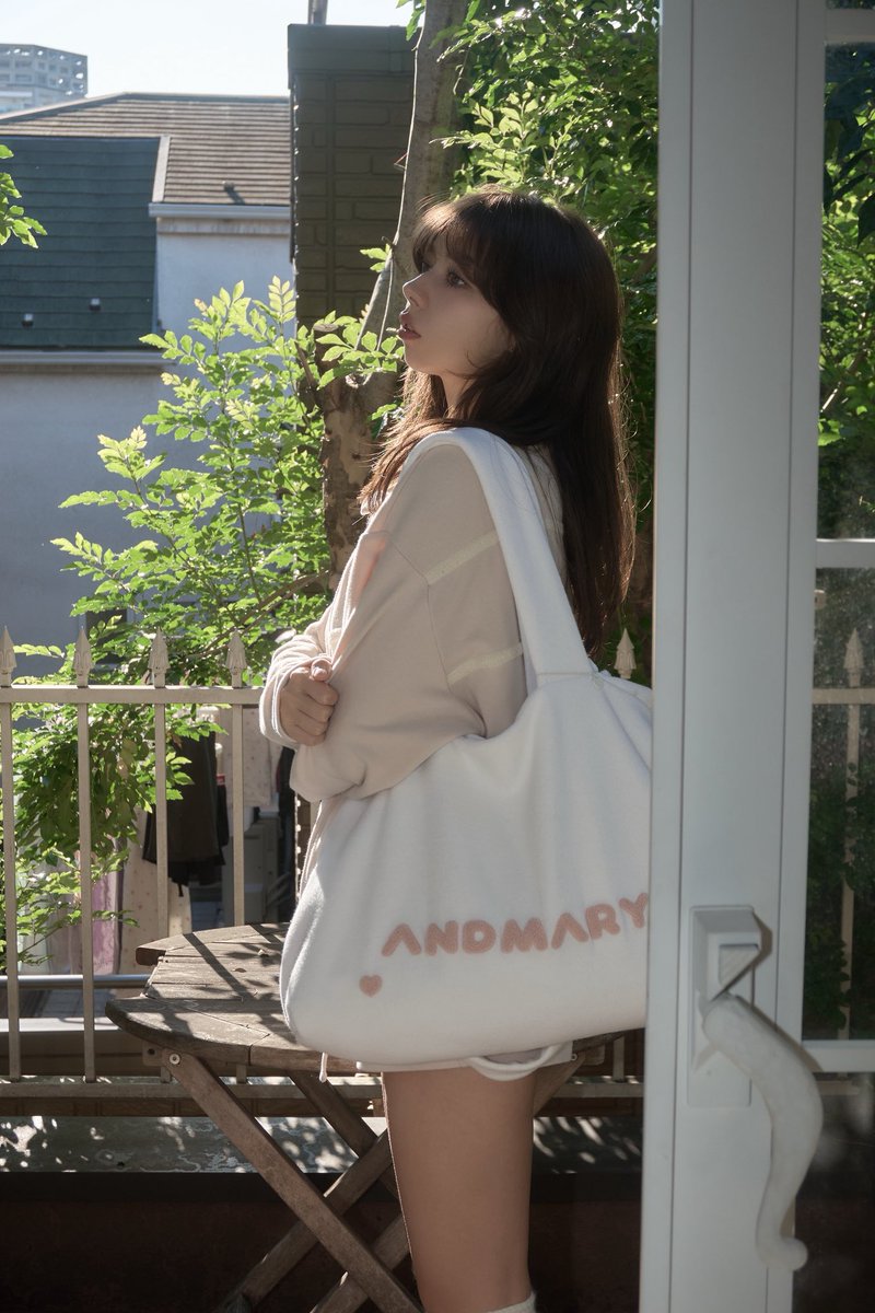 Milky pile toto bag with chouchou color white/black ¥12100-tax in