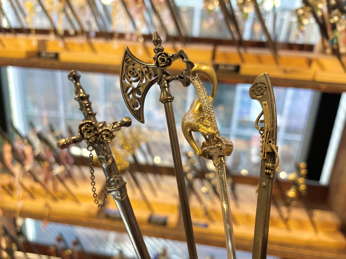 原宿北斎／かんざし屋wargo】 こんにちは🌞 ぱるです😇 紅蓮薔薇一本簪