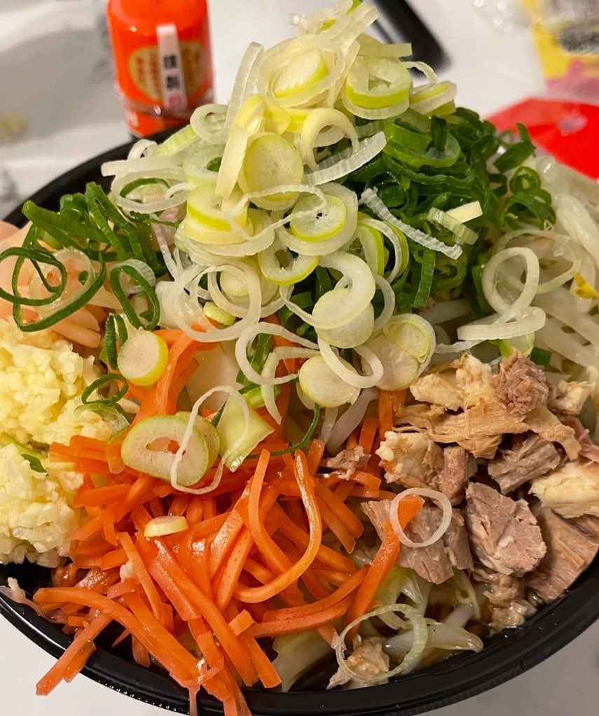 昨日は初めてのラーメン二郎 オフ会 (新年会)を開催 . よく配信に来て