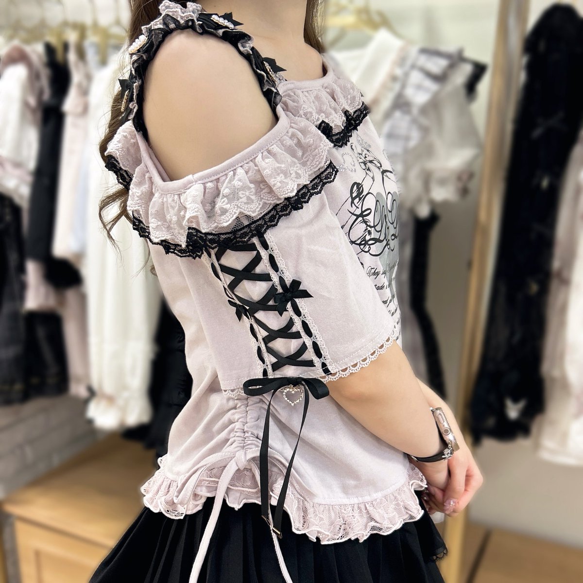 ❤︎ 𝐋𝐈𝐙 𝐋𝐈𝐒𝐀 近鉄Pass'e店 ❤︎ #ワンショルダープリントT