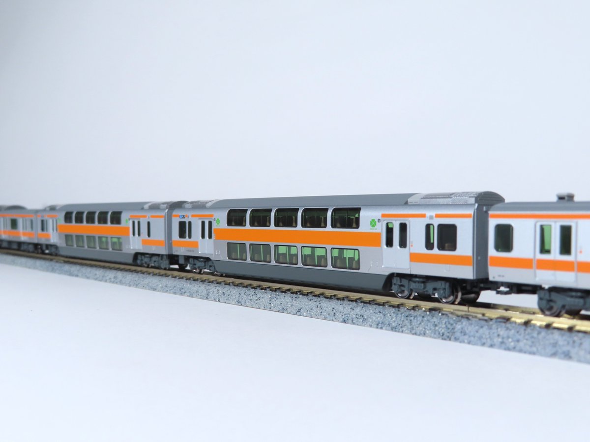 両開きのグリーン車】 E233系中央線(T編成・グリーン車組込)が好評発売
