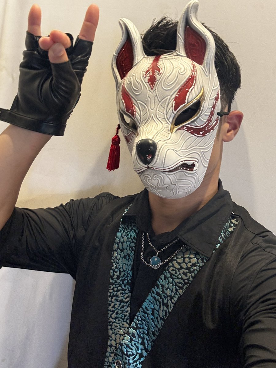 私がO-MENZの狐でございます。 という事で本日は… MENsEVO創刊記念