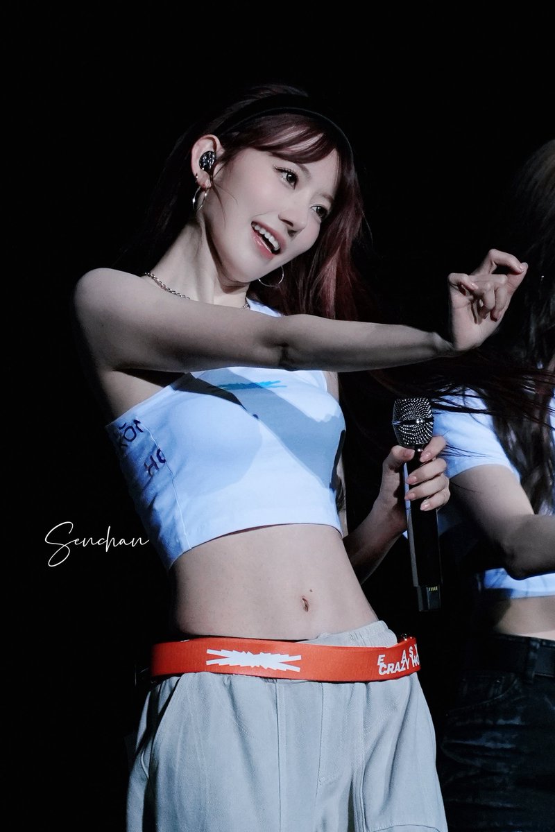 250725 LE SSERAFIM EASY CRAZY HOT In HONGKONG HQ #사쿠라 #宮脇咲良