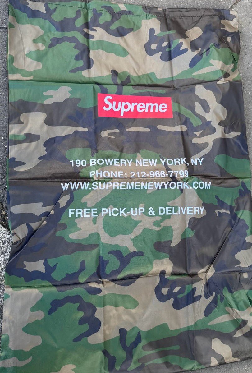 Supreme 25FW Week1 ノベルティのカモフラ柄ランドリーバッグが公開