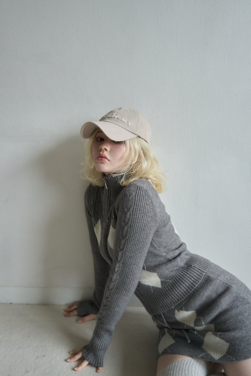 Mary logo cap color ivory/beige/black ¥6600-tax in フロントに施