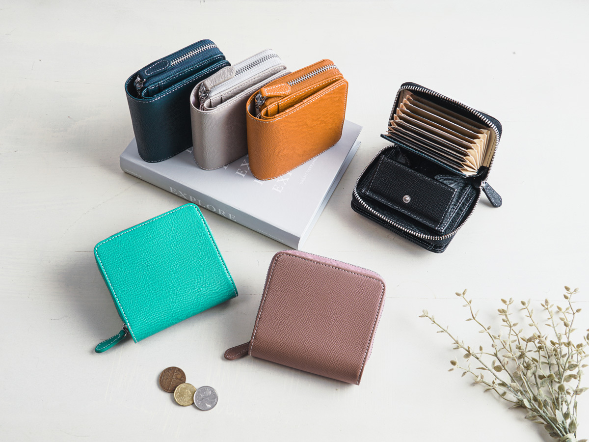 最近、人気急上昇中の”バグッダ ミニマルチウォレット”ですが、好評