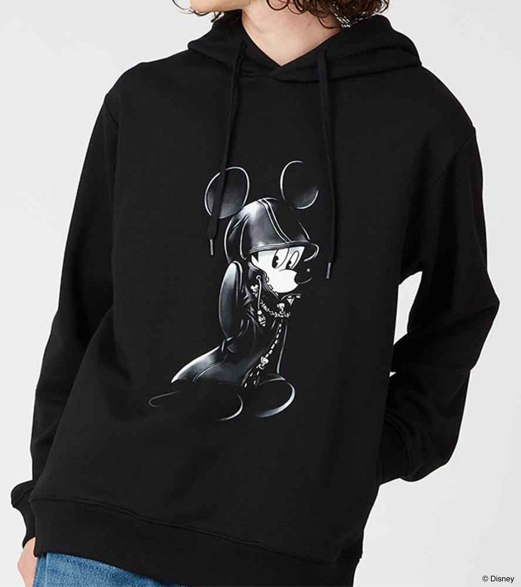 XIII機関と同じ黒いコートを身にまとった王様（ミッキーマウス）が、闇