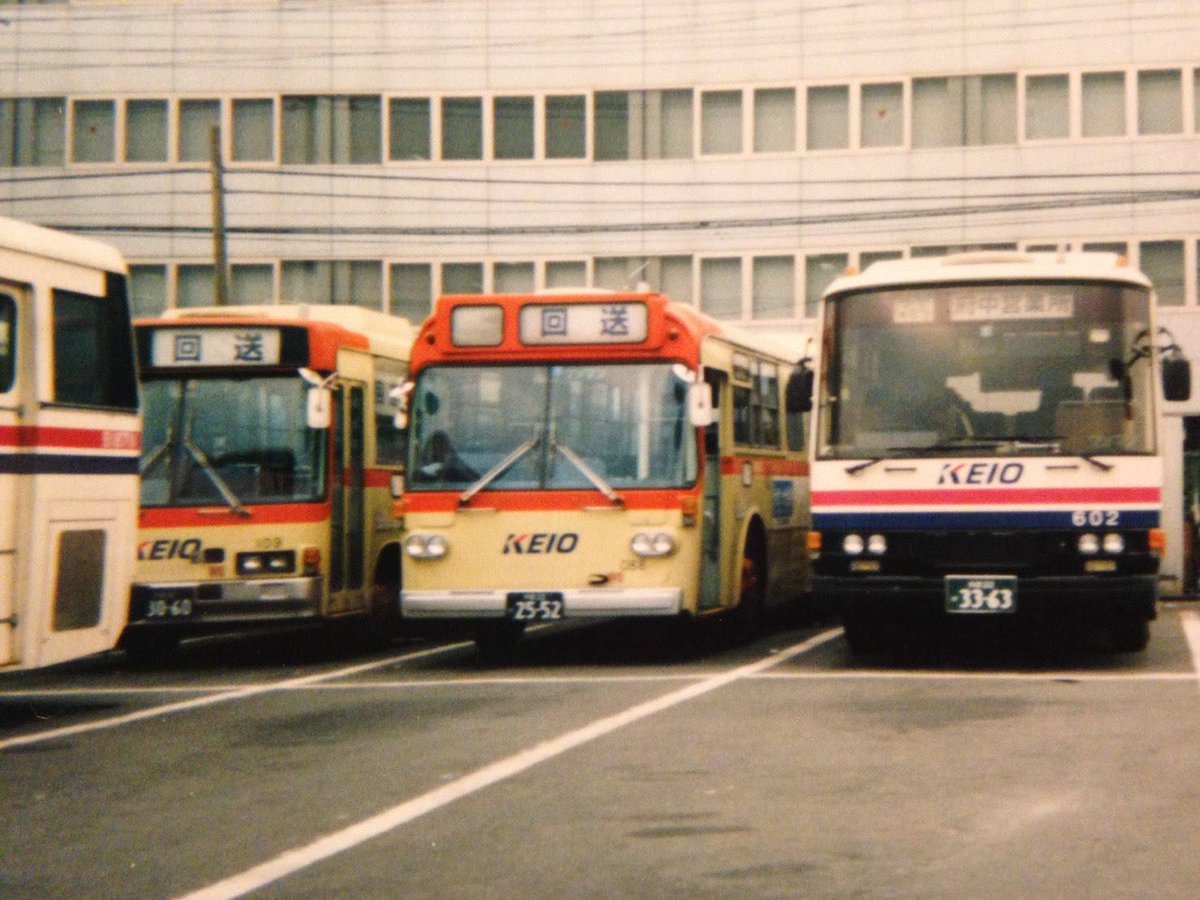 懐かしい車両の写真をもらいました🚌 とある日の府中営業所です😄（高）