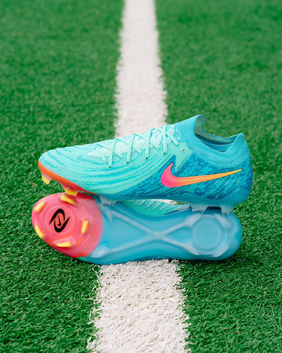 Storm Chaser 🌪️ @nikefootball drops the new Phantom Vortex Pack