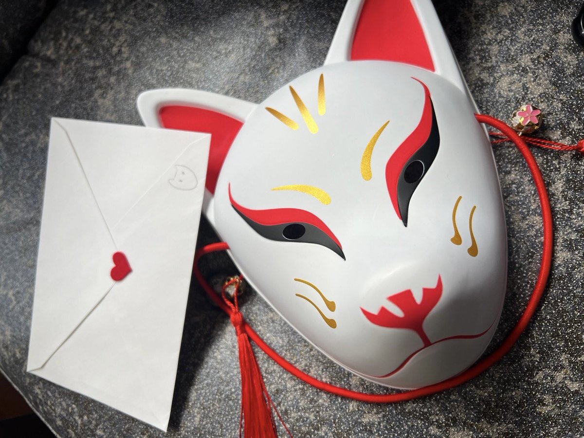 LOVE 16thシングル 『 呪って呪って 』 MVが公開されました🎙⛓ ダーク