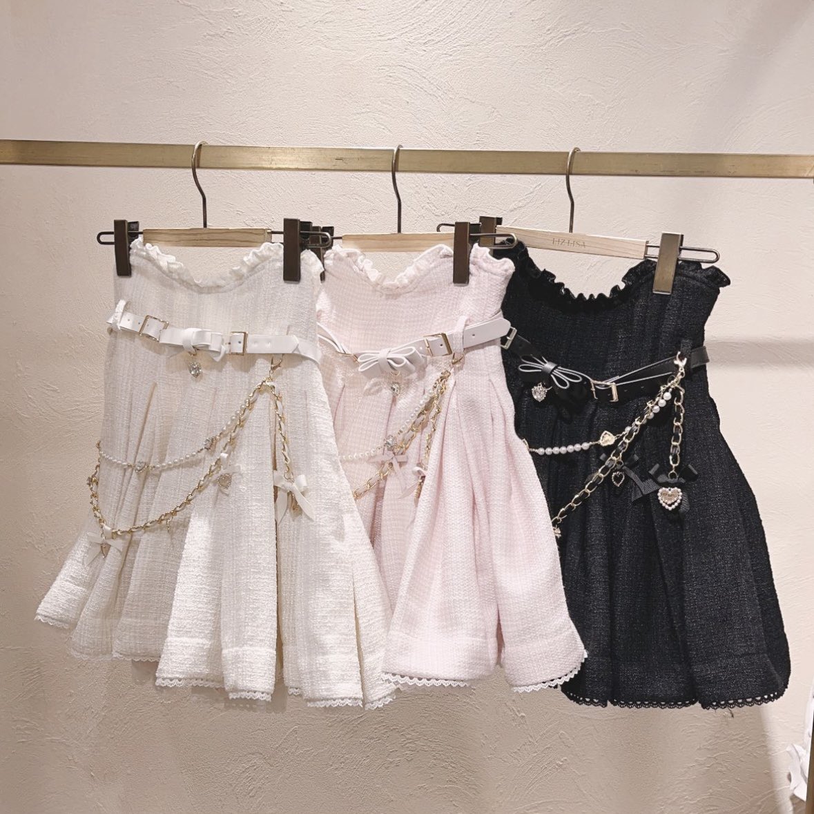 ㅤㅤㅤ -- 𝐍𝐞𝐰 𝐀𝐫𝐫𝐢𝐯𝐚𝐥 -- #チェーンベルト付タックフレア