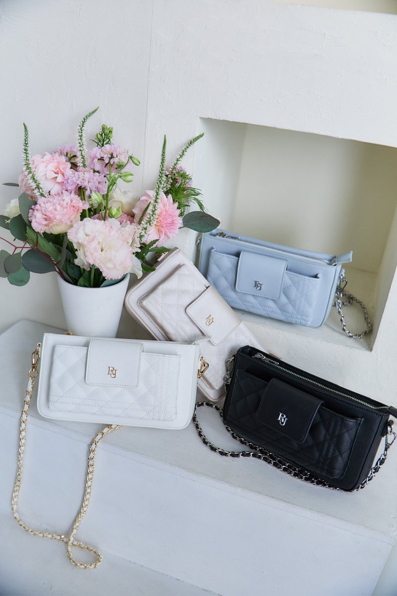 3/7(木)19:00発売】 ▫Quilting phone bag black / white / blue