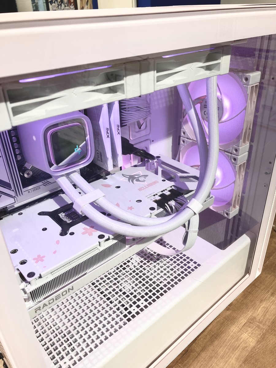 パステルピンクケースと桜グラボを組み合わせた ピンクのゲーミングPC