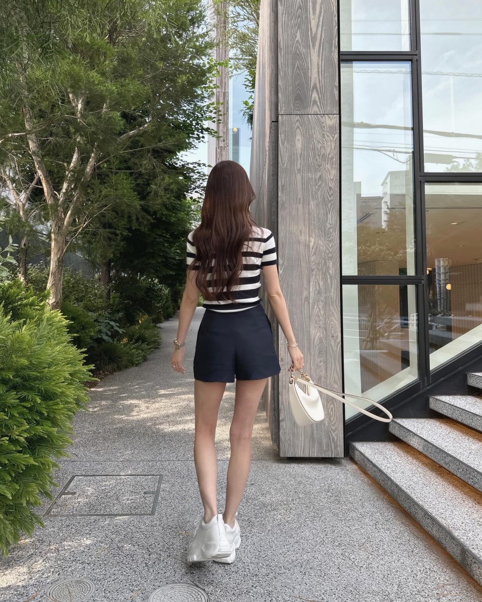 今回つくったスニーカー、一般販売1時間で2000足完売のあと予約販売