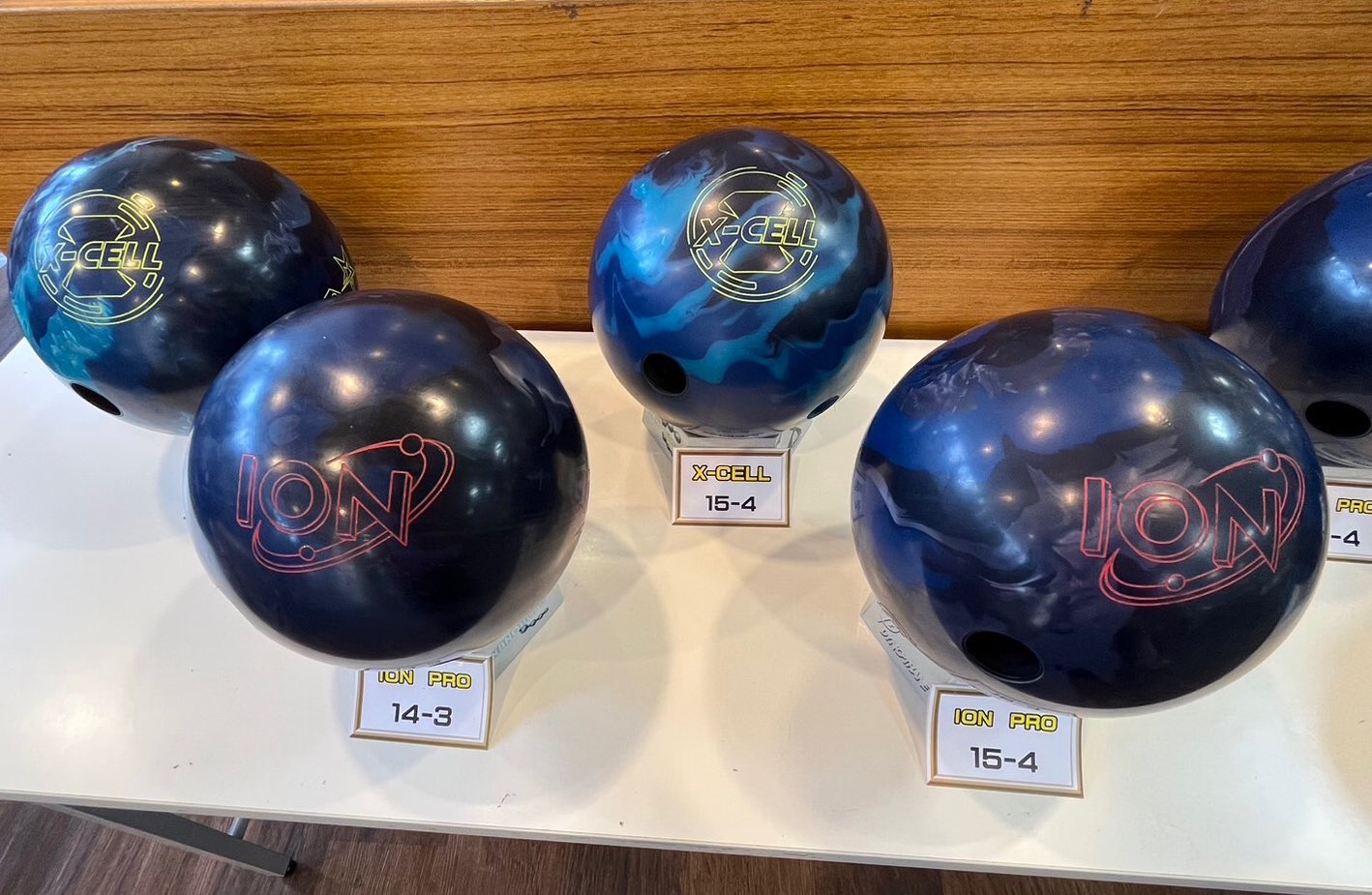 ION MAX ボウリングボール ピンク紫 15ポンド ION MAX ボウリング