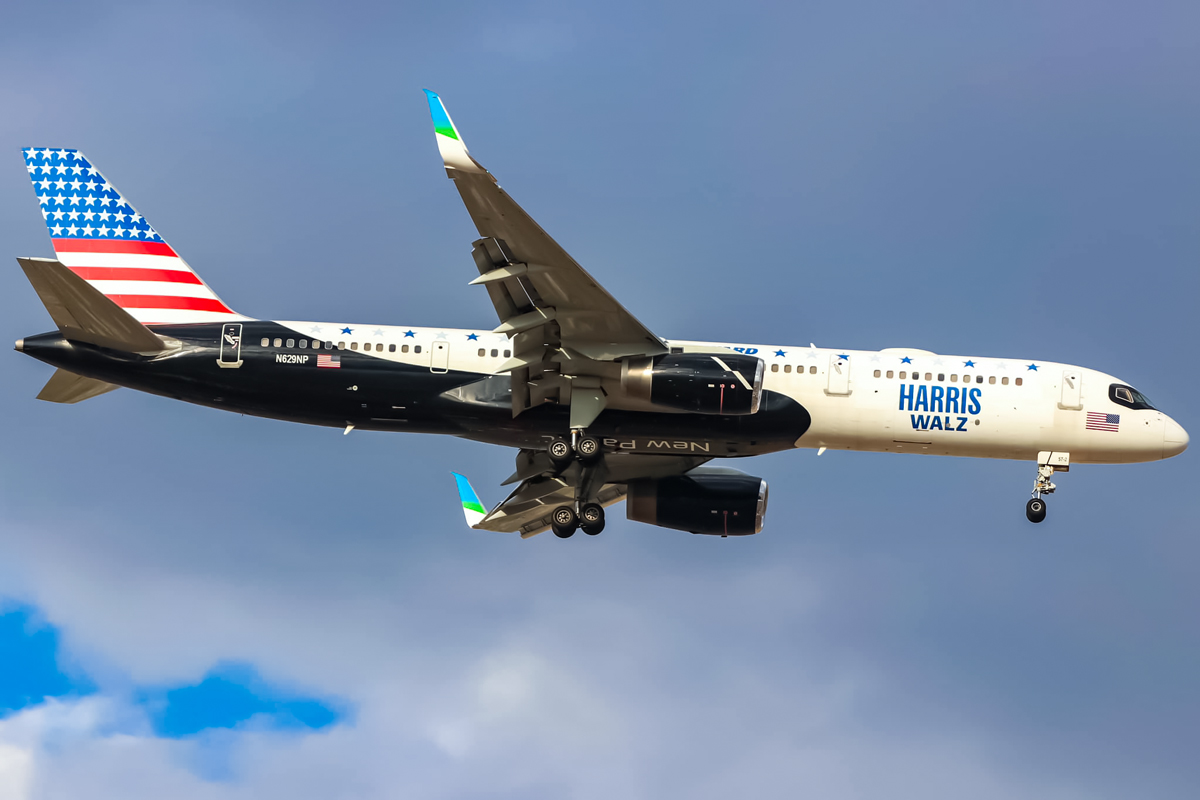 🔴 The new Harris-Walz campaign plane, a former New Pacific