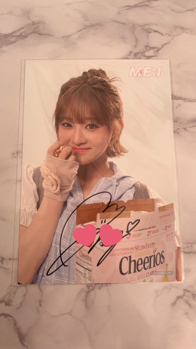 飯田栞月のサイン入りポストカードが届きました…