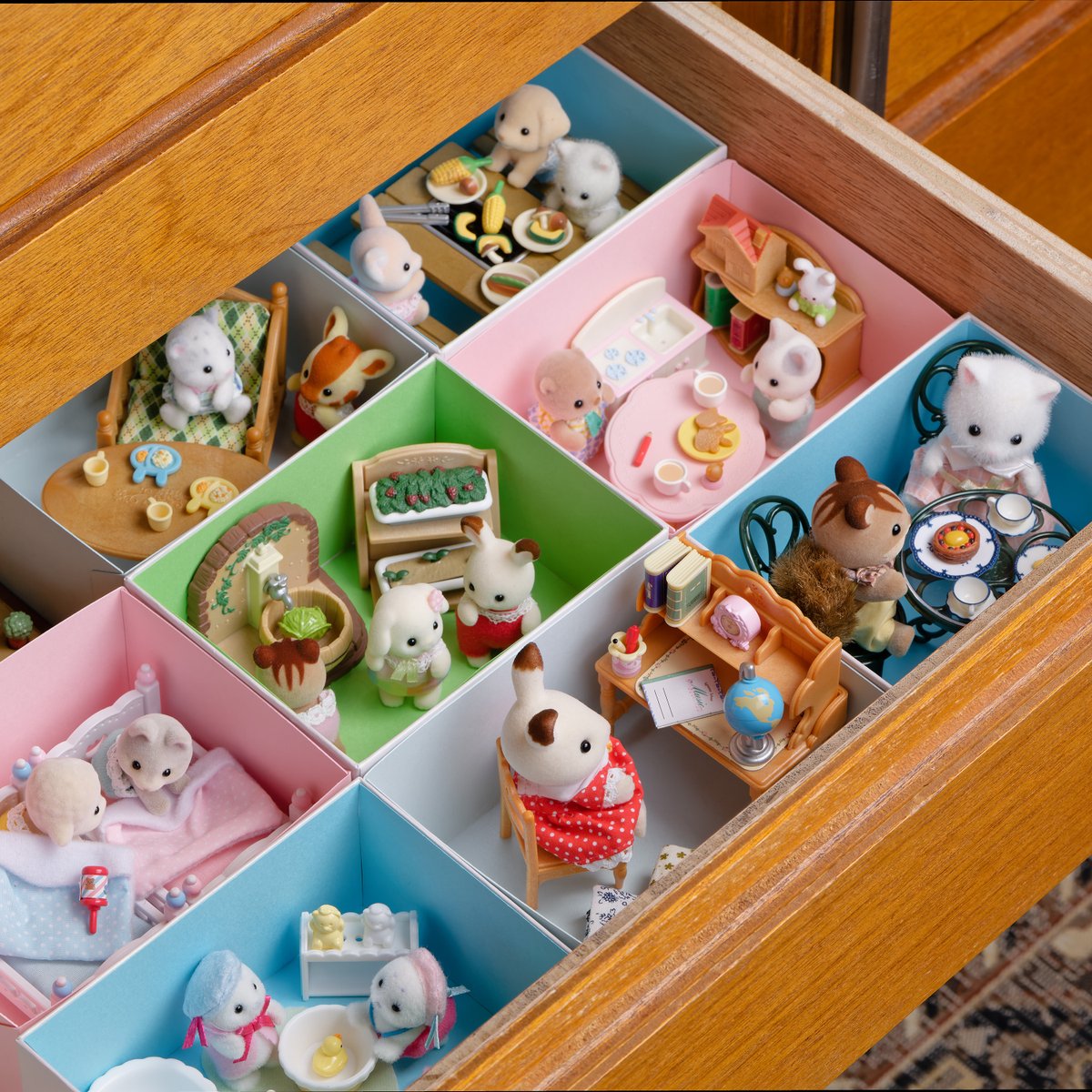 引き出しを開けると…✨ #引き出し の中に、#シルバニアファミリー のお