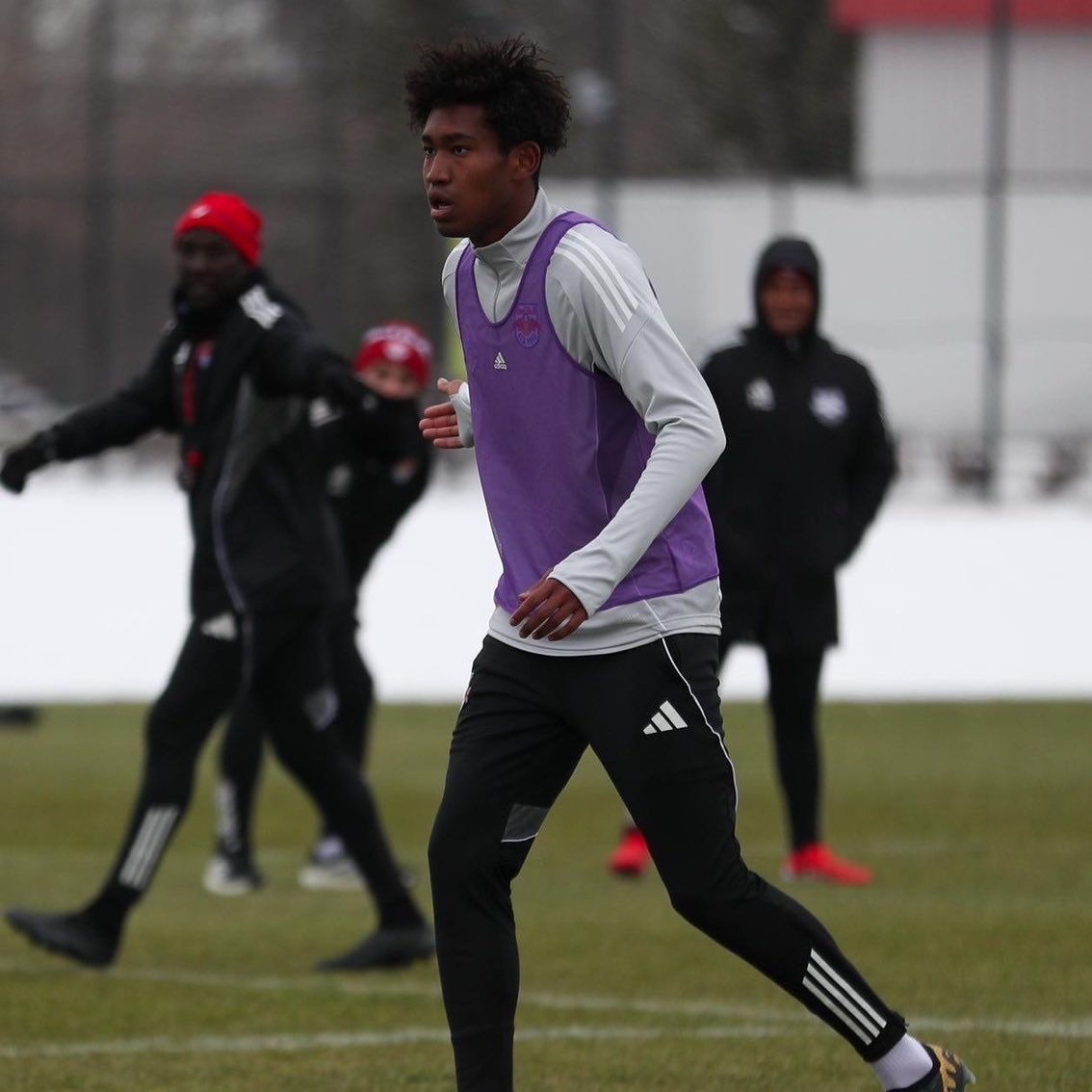 現在、トップチームの #磯﨑麻玖 選手が、ニューヨーク・レッドブルズ