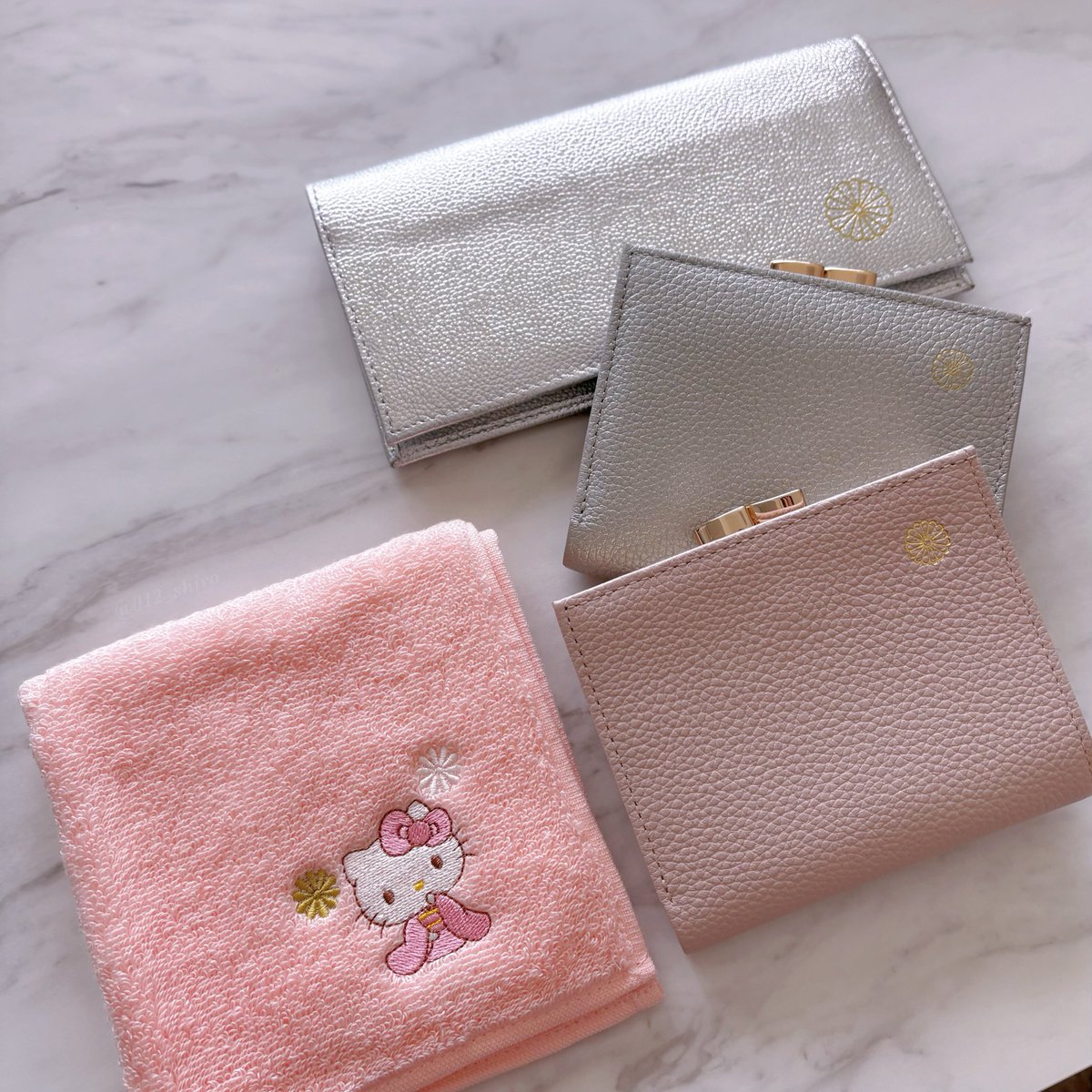 皇居の売店、めちゃかわ新色出てたよ…！！ くすみピンク色のがま口財布