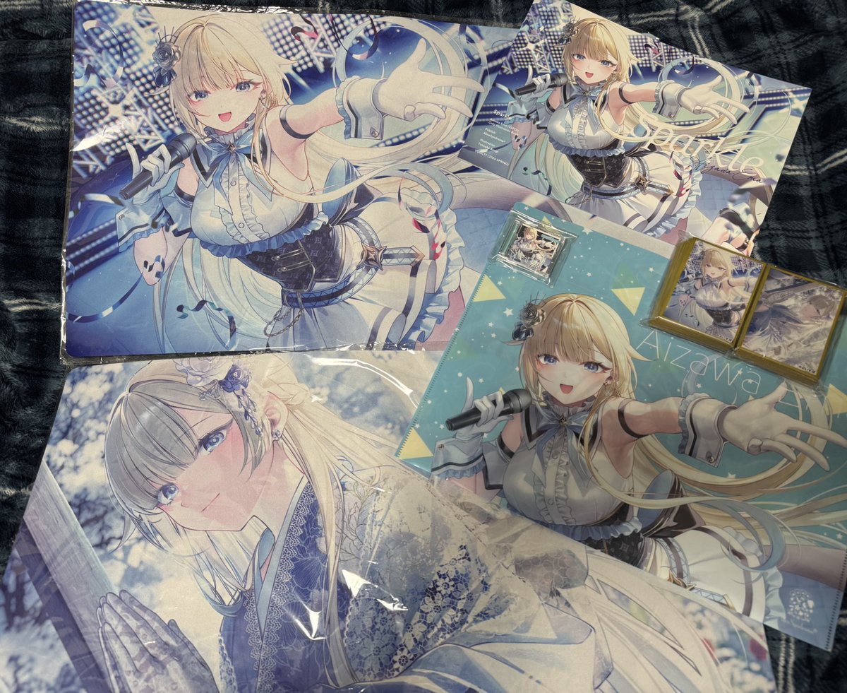 遠坂あさぎ先生(@asagi_0398 )の所で新刊セット、プレイマット