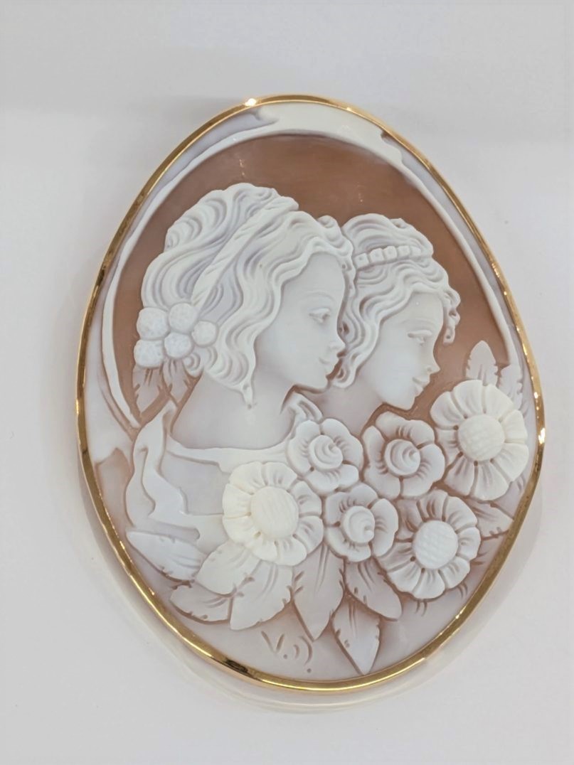 カメオ トップ ブローチ K18」を買い取らせていただきました。 ご自宅