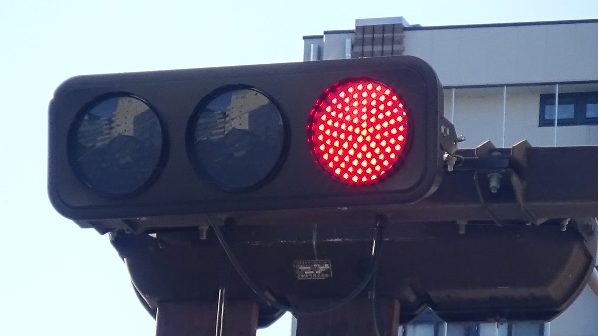 続いて東向き背面灯器です。 こちらは日本信号ED1191A低コストとなっ