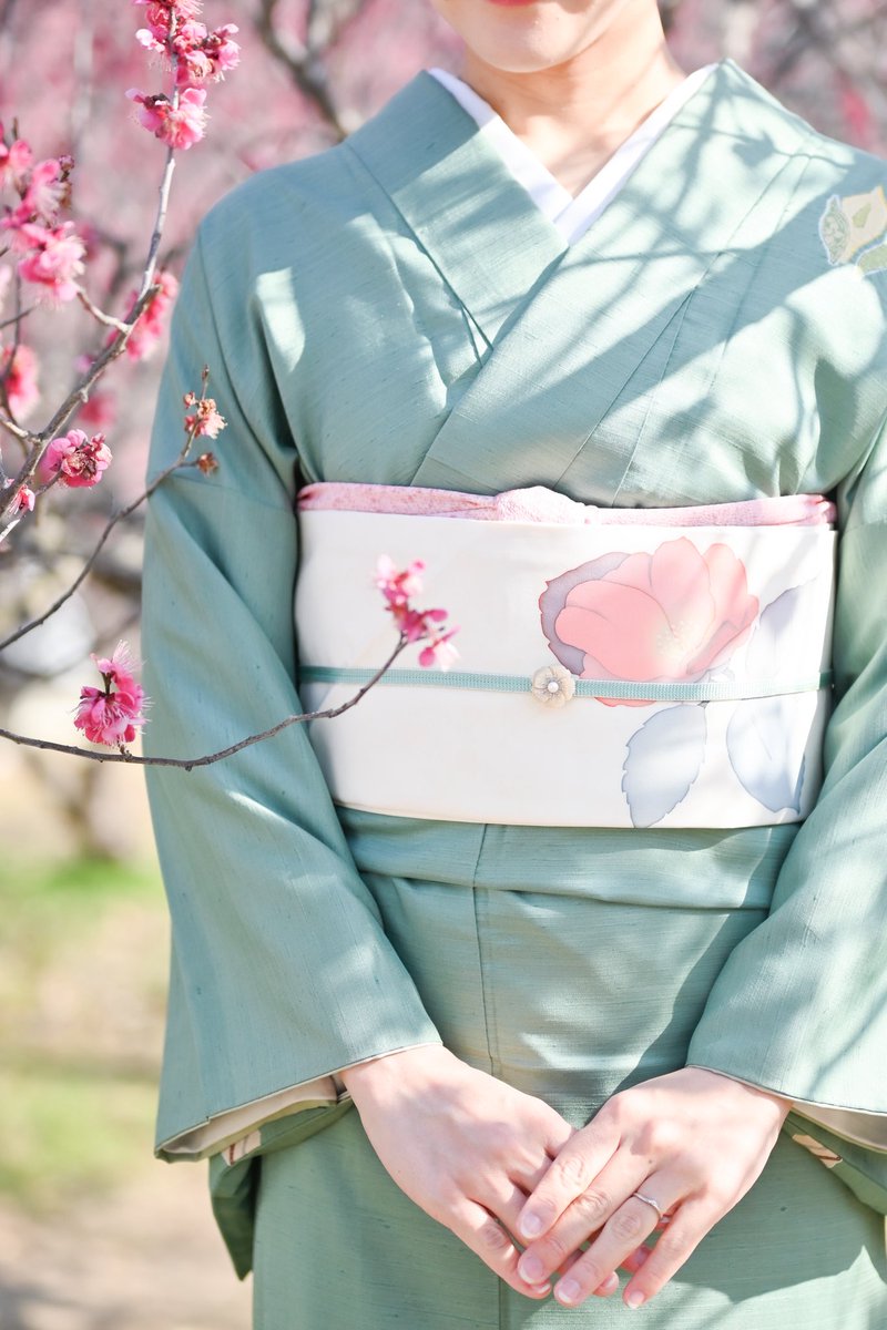 義母から譲り受けた、紬の付け下げが可愛いから見て欲しい。 柄が