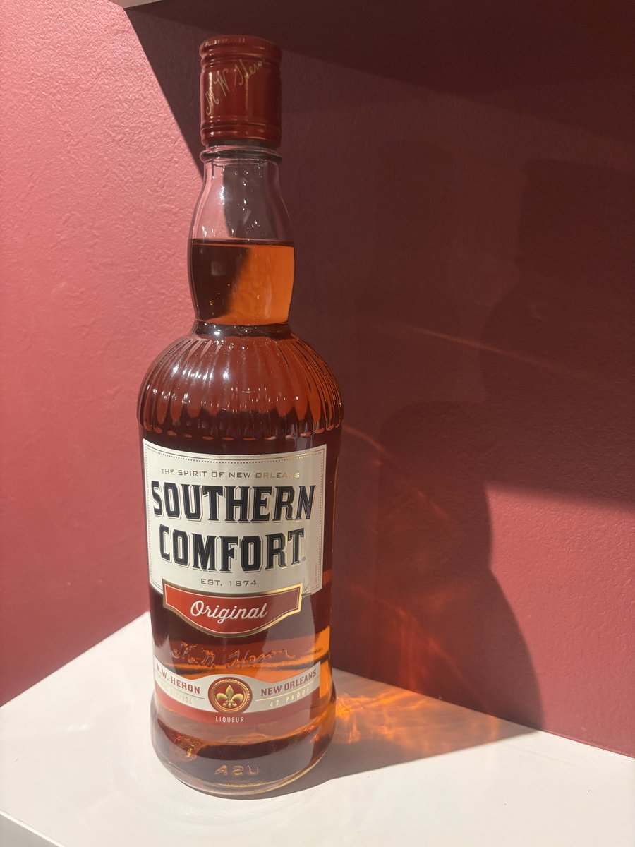 サザンカンフォート オリジナル」 ピーチやパイナップルなどのフルーツ